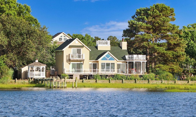 Chincoteague House | Windshadow - Waterfront; Pet friendly!