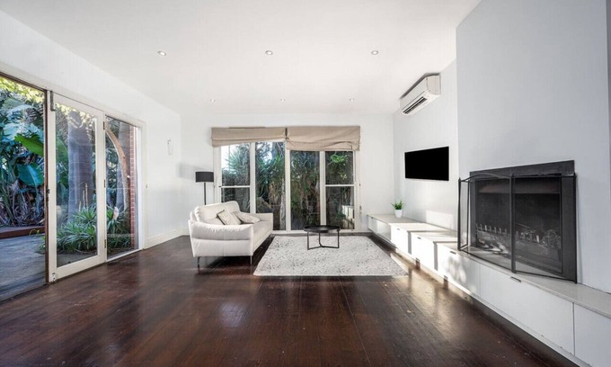 Windsor House | Windsor Nightlife Retreat