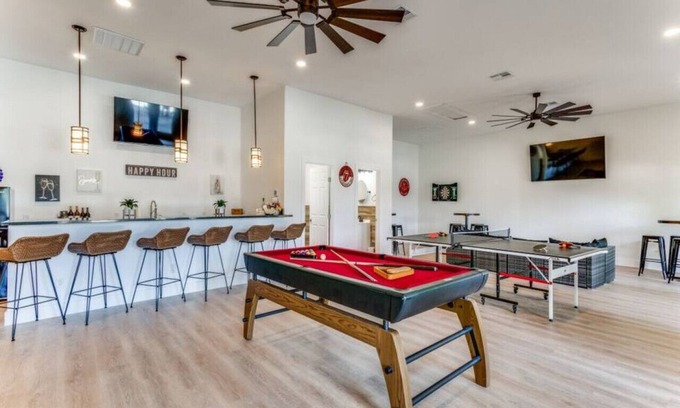 Johnson City House | Wine Country Compound I Pool & Hot Tub I Club House and Casita!