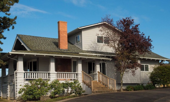 Dayton Other | Wine Country Farmhouse with Gourmet Kitchen. Perfect for Large Groups.