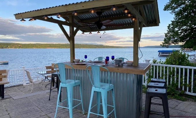 Auburn House | WINE COUNTRY modern Lake House , 6 bedrooms , sleeps 20