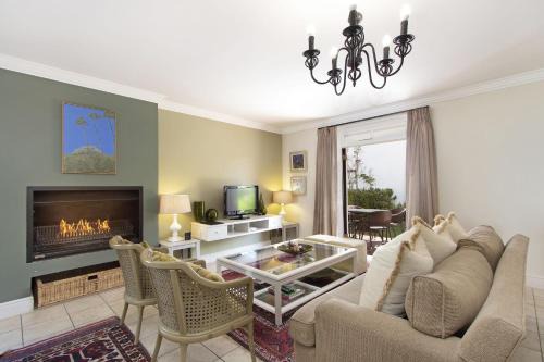 Stellenbosch Cabin | Winelands Golf Lodges 16