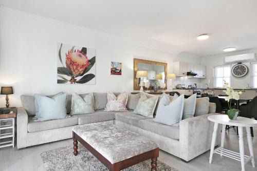 Stellenbosch Cabin | Winelands Golf Lodges 22