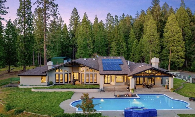 Placerville House | Wineries-Close to Tahoe-Pool-Apple Mountain Golf
