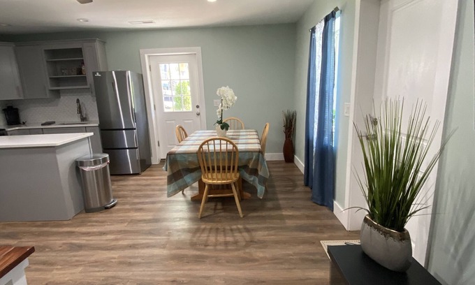 Hendersonville House | Wineries Mountain Studio Getaway!