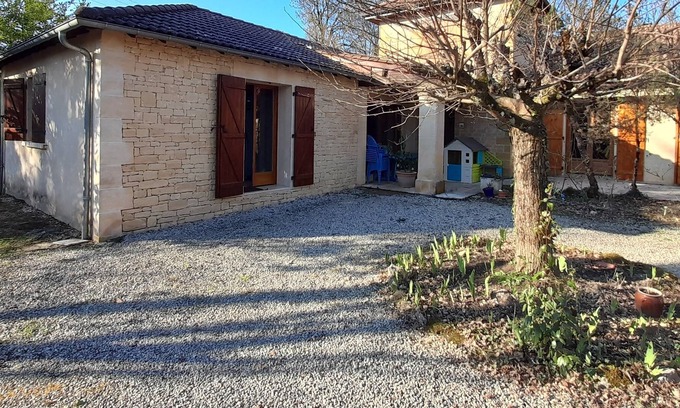 Terrasson-la-Villedieu Bed & Breakfast | Wing of country house on the edge of Dordogne, Lot, Corrèze