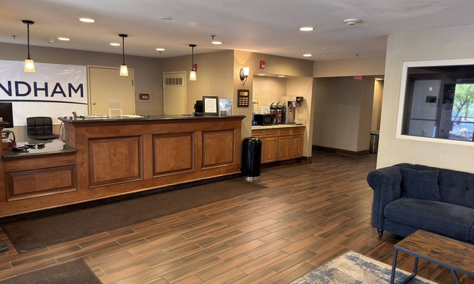 Utica Hotel | Wingate by Wyndham Utica