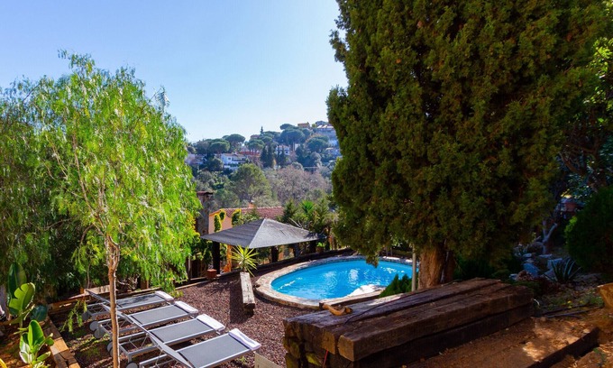 Argentona Villa | Winter Cozy with Jacuzzi & Fire 27km to Barcelona!