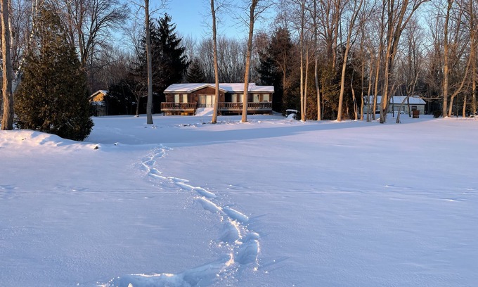 Ramara Cottage | Winter & Fall Getaway - Pvt 120’Shoreline w/direct Lake Access - Snowmobiling