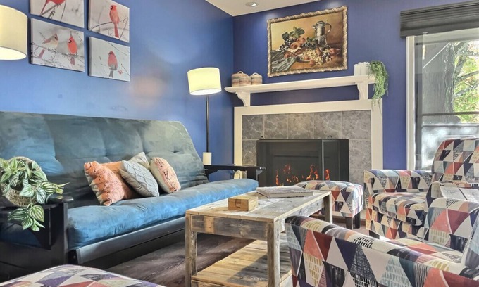 Mendon Apartment | Winter Melody - Fireplace, Games, Bus Stop to Mtn