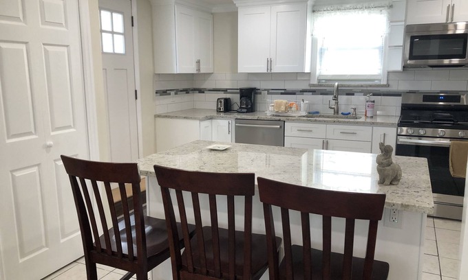 Long Beach House | WINTER SPECIAL PRICING -BOOK NOW BEACHSIDE RETREAT 2 BD APT/W/PVT PATIO