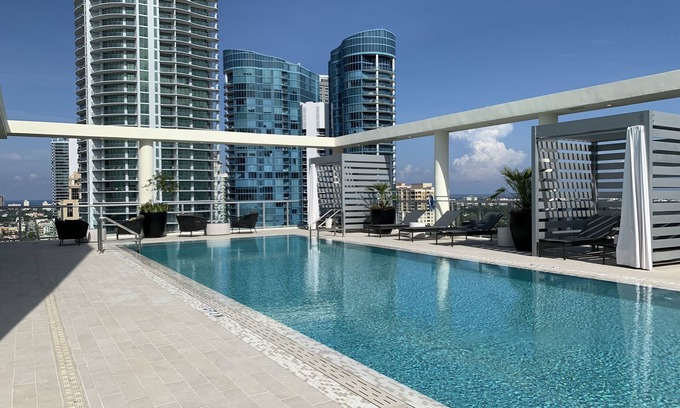 Riverwalk Fort Lauderdale Apartment | 🏝 WINTER*TIME FUN IN THE 🔆