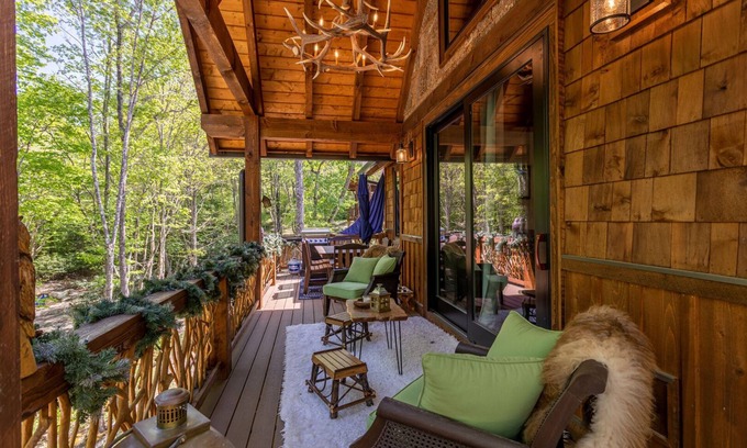 Banner Elk House | Winterfell Lodge at Eagles Nest - near tennis, pickleball with a creek and firepit!