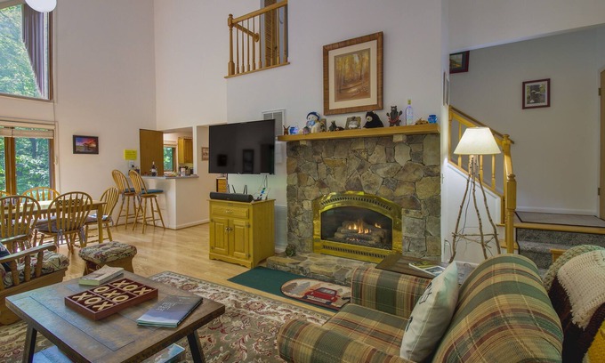 Chestnut Springs Cottage | Wintergreen Resort Home With Deck + Fire Pit!