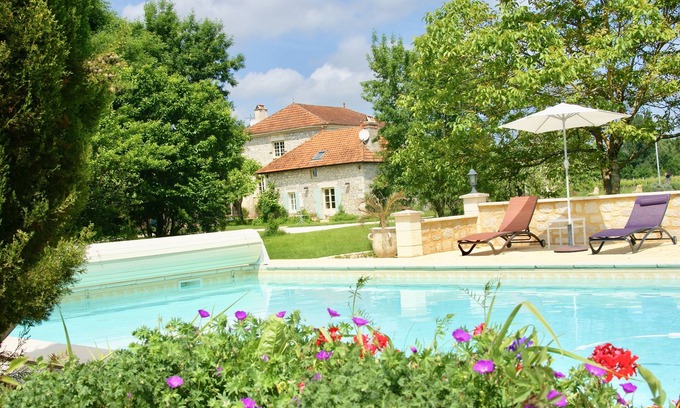 Velines Cottage | Wisteria Cottage in the Grounds of 16th Cent. Historic Manor, Heated Pool 12mx6m