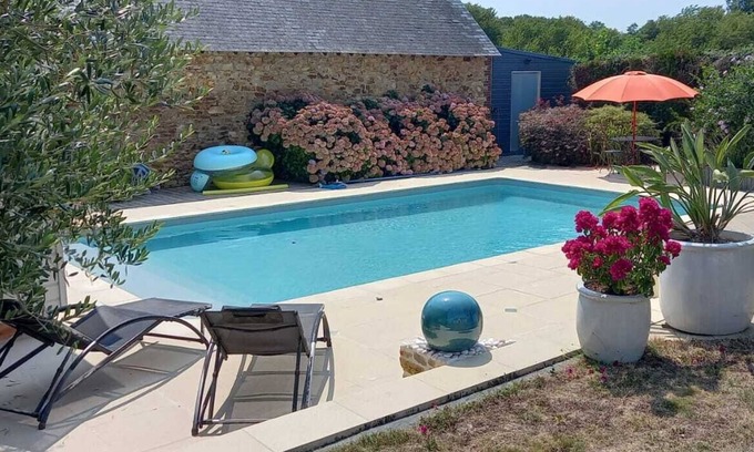 Grez-Neuville Apartment | Within walking distance: Rivers, Chateaux, Parks, Vélo Francette, accommodation with swimming pool