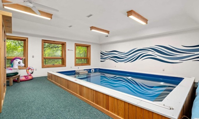 Bat Cave House | WNC Lodge Pool, Movie Rm, HotTub