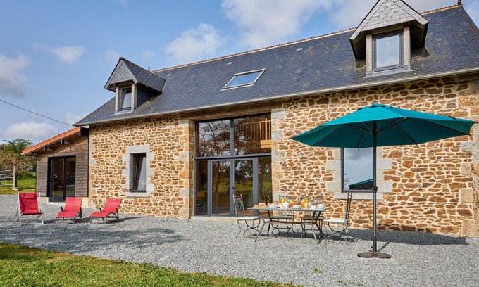 Saint-Aubin-de-Terregatte House | Wonderful private villa for 6 guests with WIFI, TV, terrace and pets allowed