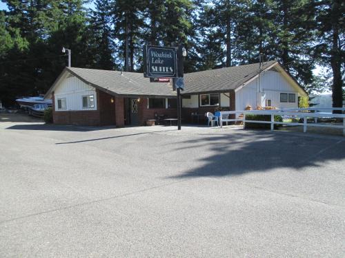 Dunes City Resort | Woahink Lake Suites