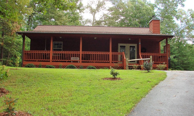 Murphy Cabin | Wodhaven - 2 Bedroom one level cabin
