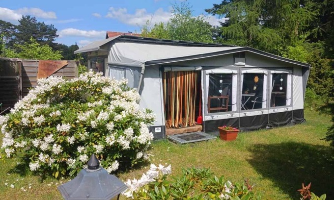 Fleeth House | Wohnwagen mit Großem Vorzelt