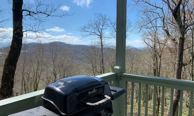Wolf Laurel House | Wolf Laurel Mountain House with a View