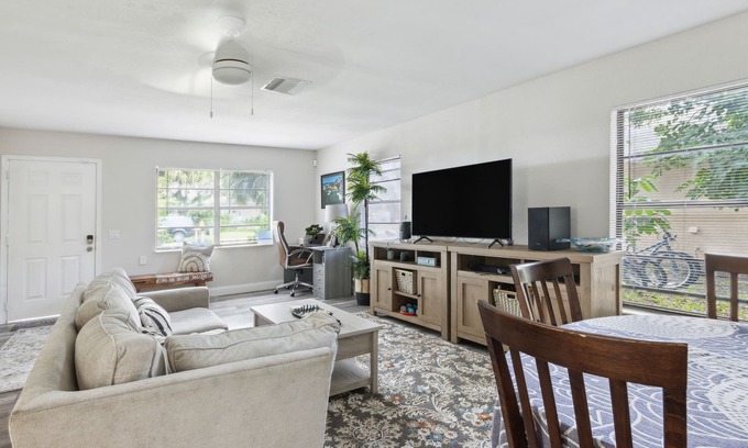 Pine Gardens North House | Wonderful 3bdr cottage, 5mins from beach