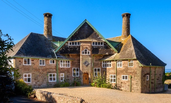 Exmouth House | Wonderful Beachside house sleeps 20 with Watersports, hot tub and swimming pool
