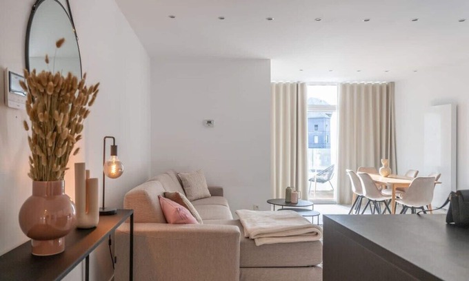 Zuid Apartment | Wonderful central 2BR Ghent apt w/view on Leie