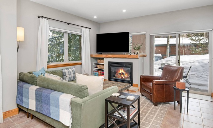 Vail Condo | Wonderful East Vail Condo w/Stunning Views, Free Shuttle Access, Hot Tub
