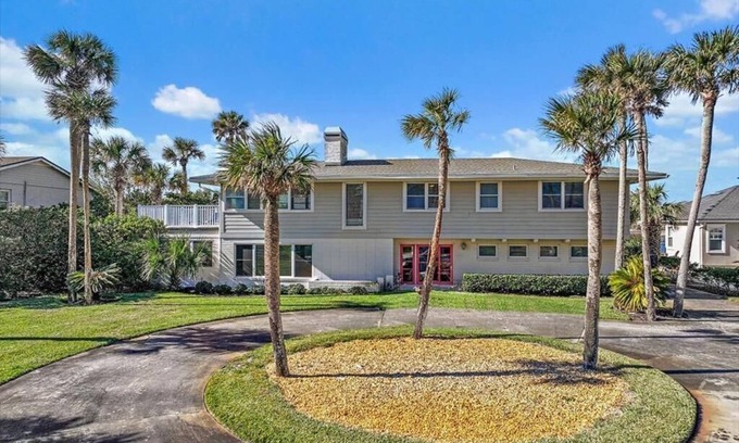 Old Ponte Vedra Beach House | Wonderful family home with a pool in the heart of Ponte Vedra Beach! OCEAN VIEWS and beach access just across the street.