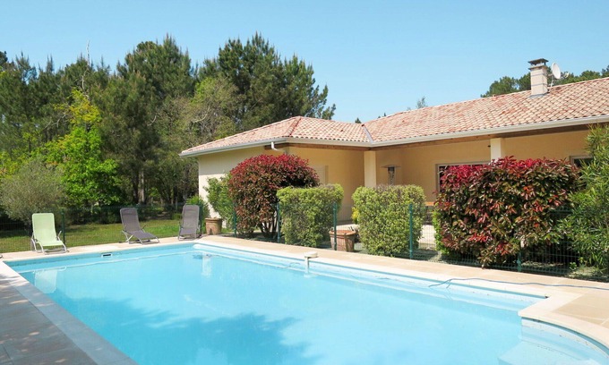Grayan-Et-L'Hopital House | Wonderful private villa for 8 guests with WIFI, private pool, TV, terrace and pets allowed