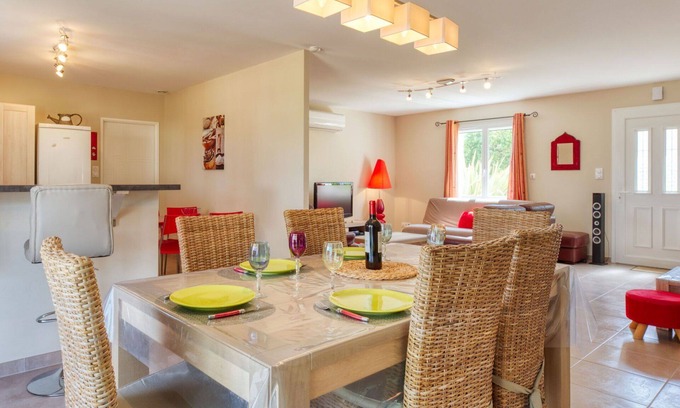 Vendays-Montalivet House | Wonderful private villa for 7 guests with A/C, WIFI, TV, patio and pets allowed