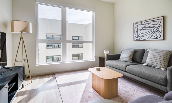 Hayward Apartment | Wonderful Hayward 1BR w/Heated Pool, near Shops & Dining, by Blueground