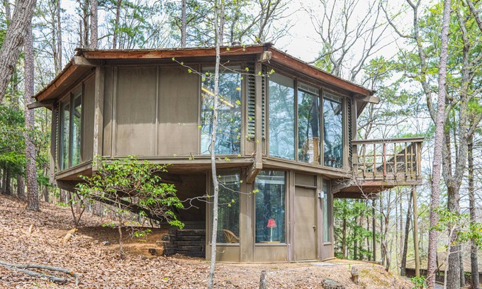 Big Canoe House | Wonderful hideaway with WiFi, furnished balcony & full kitchen