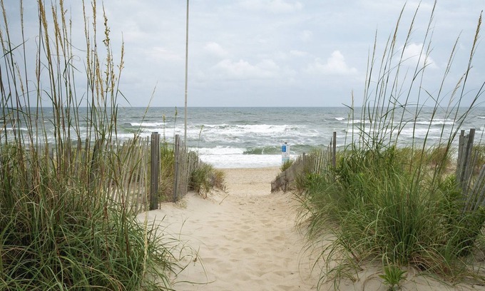 Duck House | Wonderful house short walk to ocean,community pool, Celebrate The Simple Life!