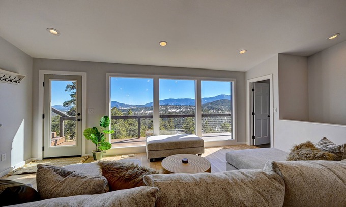 Bailey House | Wonderful Mountain Scenic Views with Freestanding Arcade