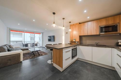Cannes City Centre Apartment | Wonderful one bedroom heart of Cannes, 2min walk to Carlton hotel!