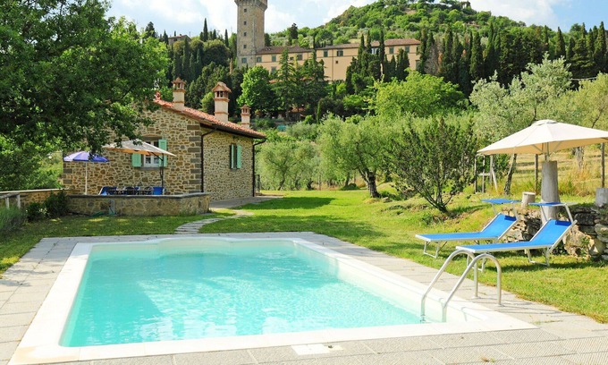 Cortona Villa | Wonderful private villa for 6 guests with private pool, WIFI, A/C, TV, patio and pets allowed