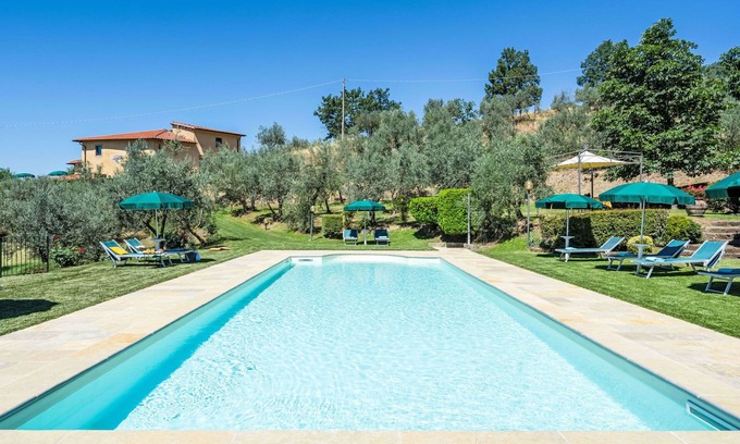 Loro Ciuffenna House | Wonderful private villa for 14 people with private pool, WIFI, balcony and pets allowed
