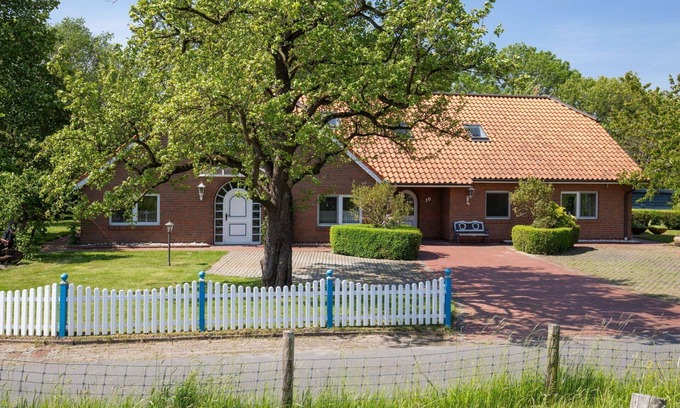 Butjadingen House | Wonderful private villa for 20 people with WIFI, TV, terrace and pets allowed