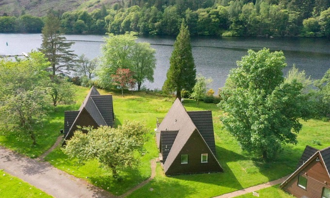 South Laggan House | Wonderful private villa for 6 people with WIFI, TV, terrace, pets allowed and panoramic view