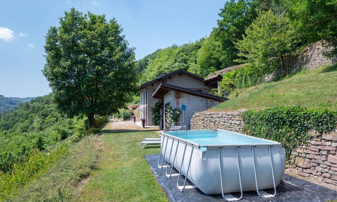 Bossolasco House | Wonderful private villa for 6 people with WIFI, private pool, TV, patio and pets allowed