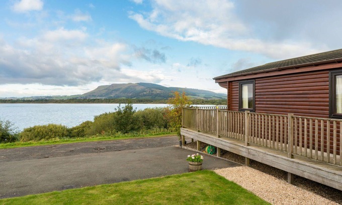 Kinross House | Wonderful private villa for 4 people with WIFI, TV, balcony and pets allowed