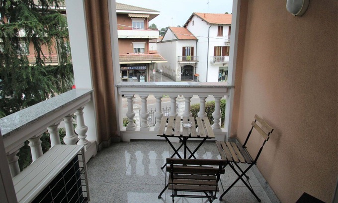 Castronno Villa | Wonderful private villa for 10 people with WIFI, A/C, TV and terrace