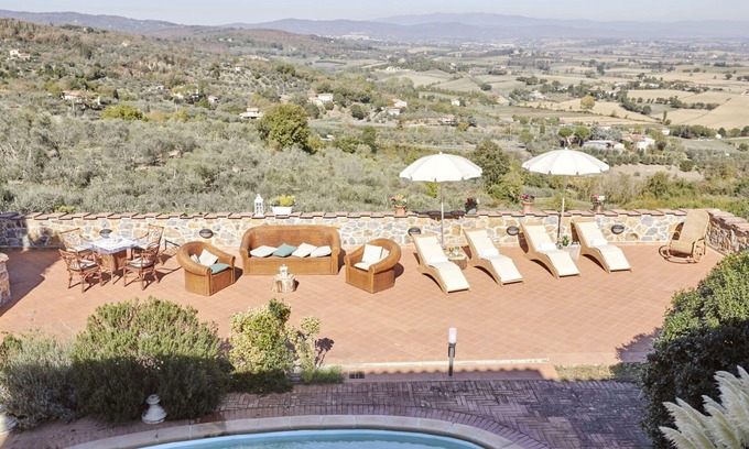 Lucignano House | Wonderful private villa for 26 people with WIFI, A/C, hot tub, private pool, TV and terrace