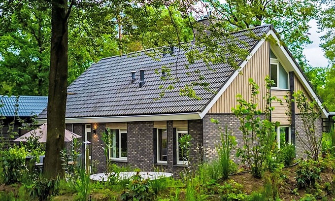 Bosgebied Hoenderloo House | Wonderful private villa for 10 guests with WIFI, pool, TV and terrace