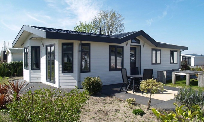 Dordtse Biesbosch House | Wonderful private villa for 6 guests with WIFI, pool, TV and terrace