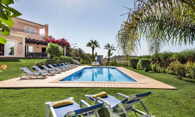 Patio Villa | Wonderful private villa for 12 people with WIFI, A/C, private pool, TV and patio