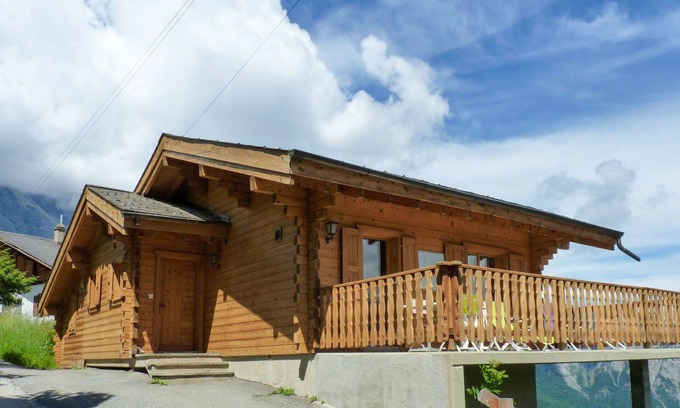Leytron House | Wonderful private villa for 8 guests with TV, terrace and pets allowed